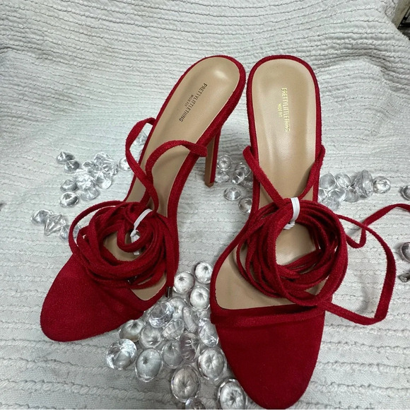 PrettyLittleThing velvet heels - Picture 3 of 4